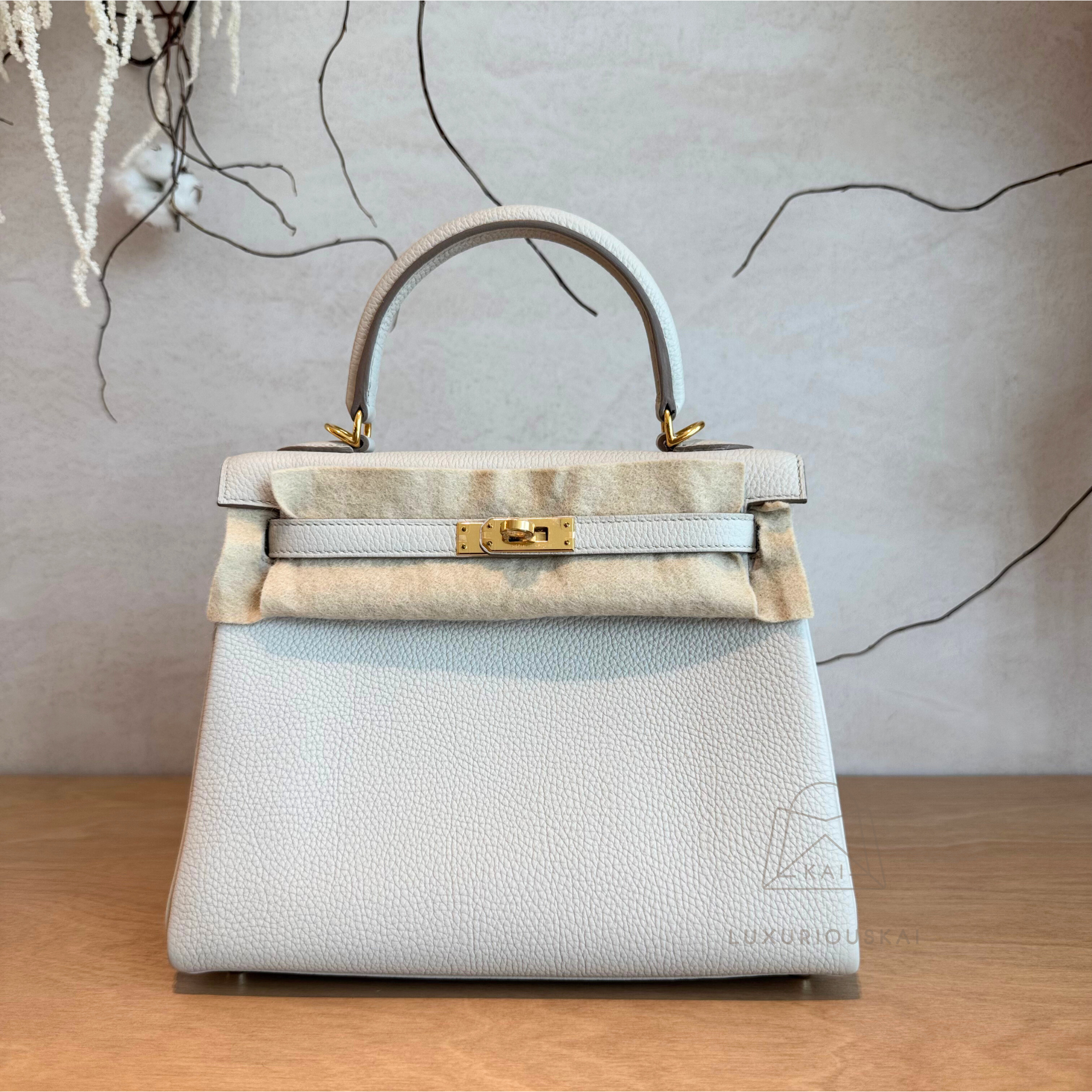 [PRELOVED] Hermès Togo Kelly 25 Craie (Gold Hardware)