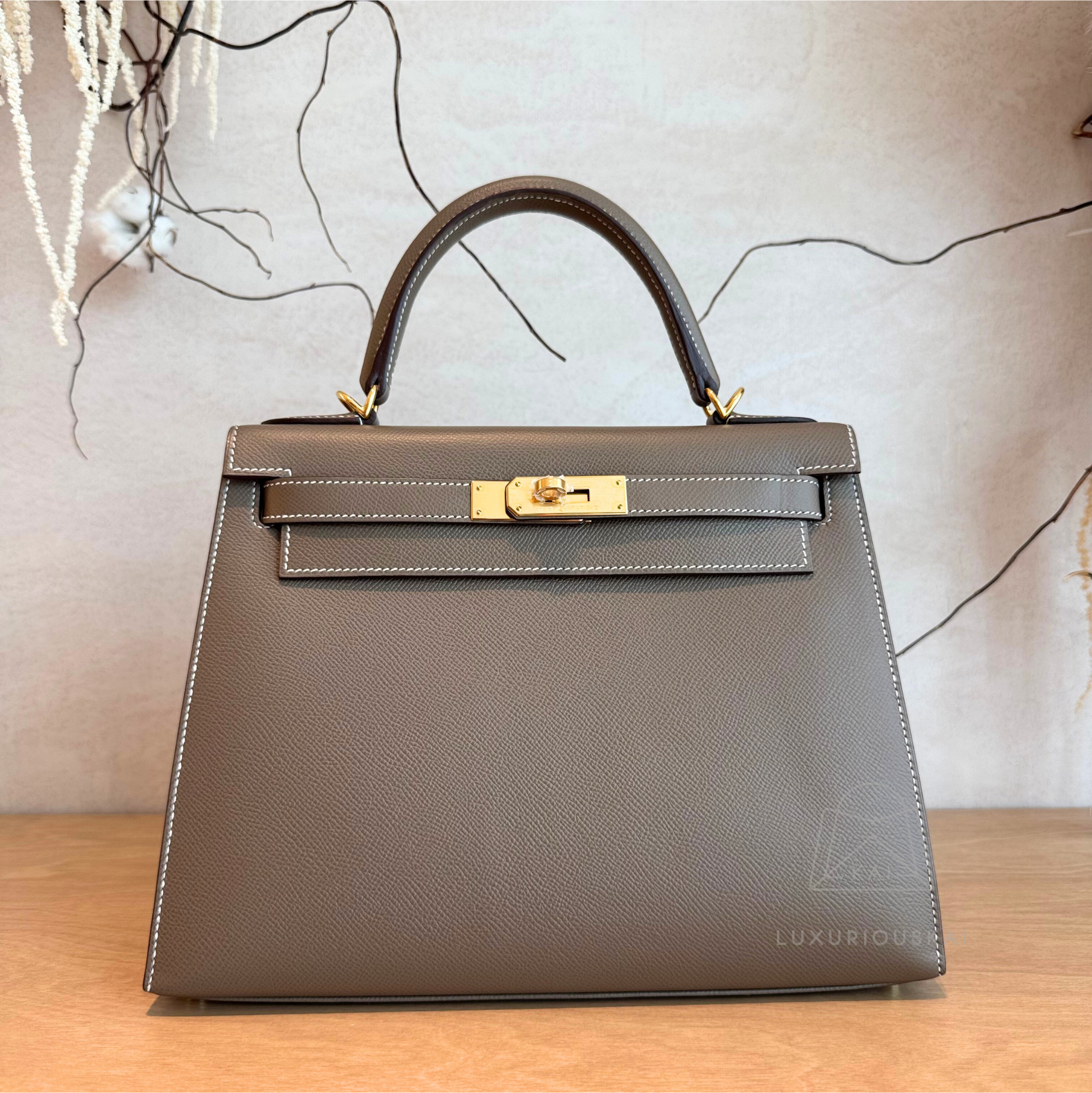 Hermès Togo Kelly Sellier 28 Etoupe (Gold Hardware)