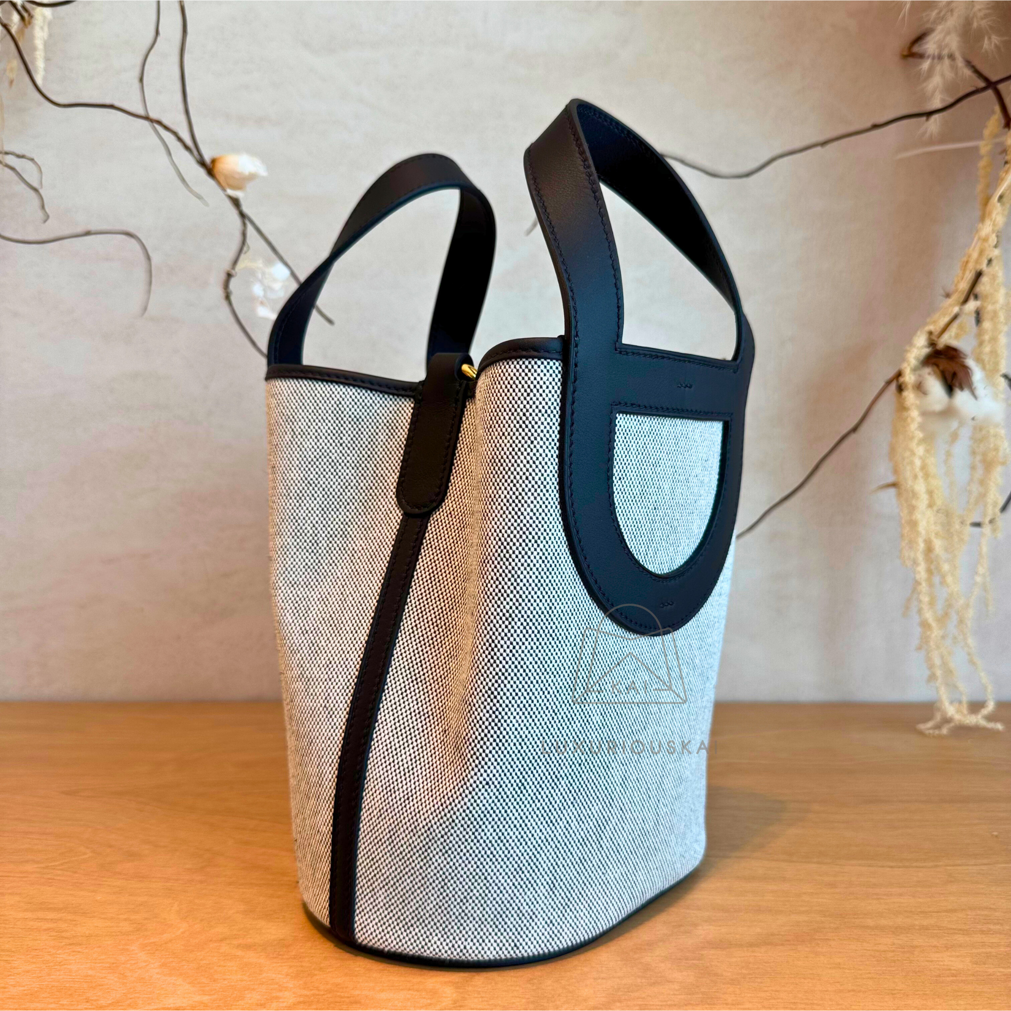 Hermès In The Loop 18 Canvas Black