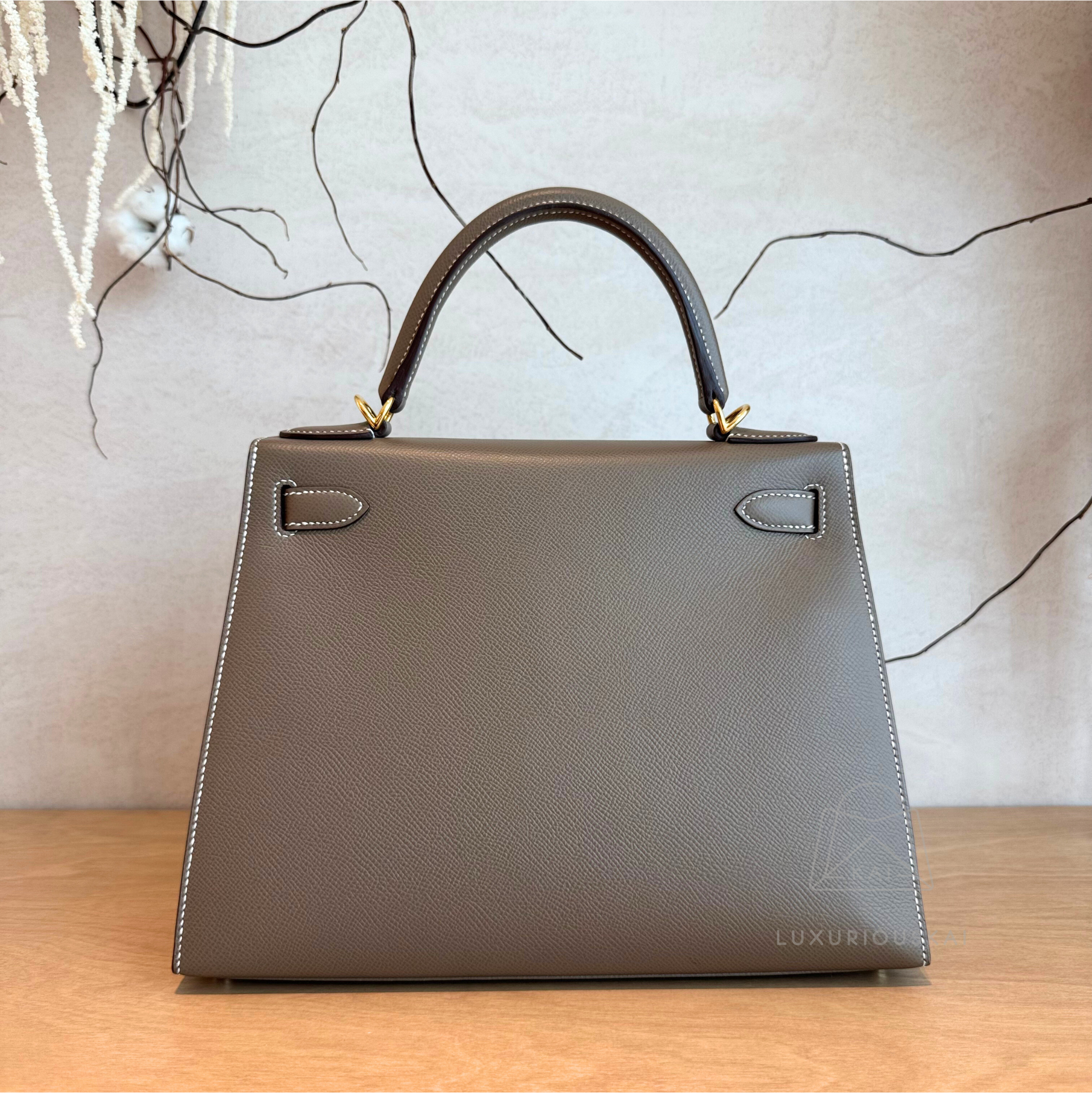 Hermès Togo Kelly Sellier 28 Etoupe (Gold Hardware)